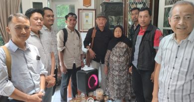 Guru Sejati Tak Pernah Pergi: Kesaksian Prof. Aprinus tentang Prof. Siti Chamamah