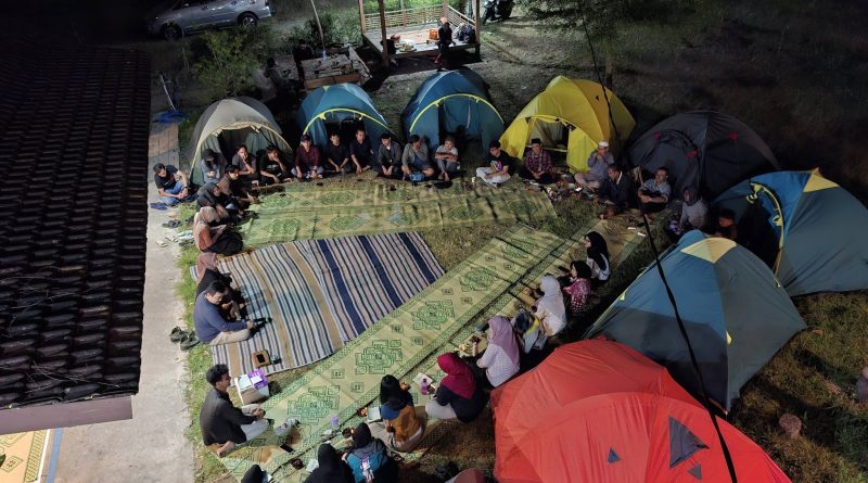 “Setelah 18 Jam, Apa yang Tersisa dari Kemah Sastra?”
